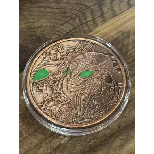 5oz Glow in the Dark Alien Colorized .999 Copper Round (4)